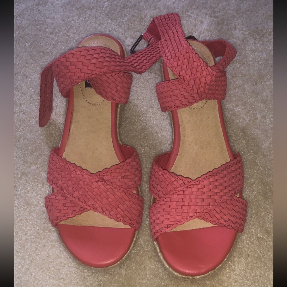 Adam Tucker platform sandals NWT